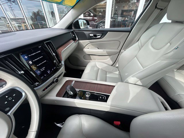 Used 2022 Volvo S60 B5 Momentum w/ Climate Package FWD image 20