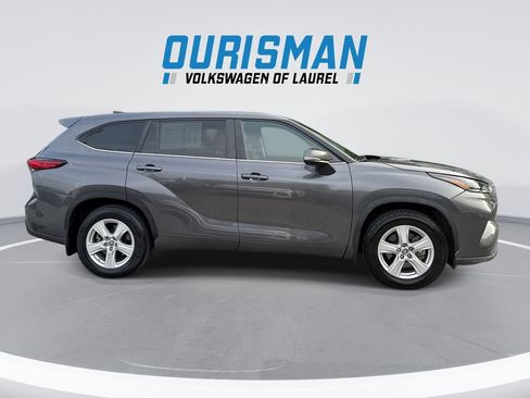 Used 2023 Toyota Highlander LE FWD image 9