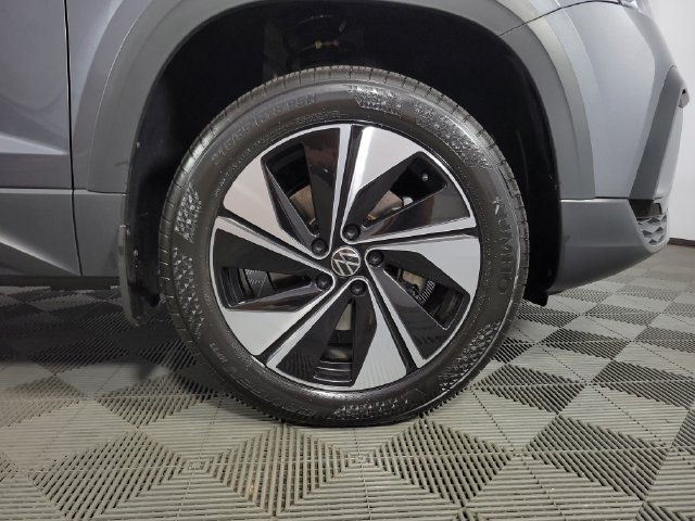 Used 2024 Volkswagen Taos SE AWD/4WD image 11