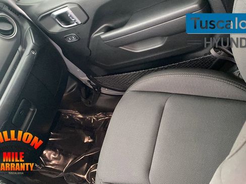 Used 2023 Jeep Gladiator Sport image 30