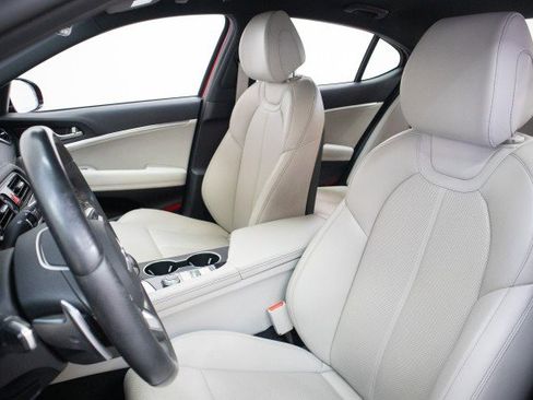 Used 2022 Genesis G70 2.0T image 8