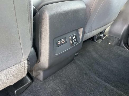 Used 2023 Nissan Frontier SV w/ SV Convenience Package RWD image 11