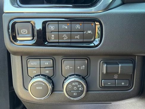 New 2026 GMC Yukon Elevation w/ Elevation Premium Package AWD/4WD image 18