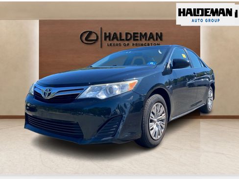 Used 2012 Toyota Camry LE FWD image 2