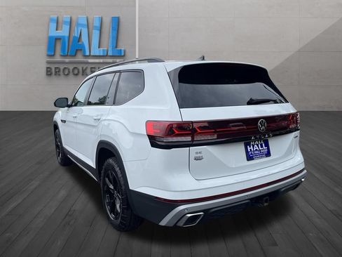 Certified 2024 Volkswagen Atlas Peak Edition SE AWD/4WD image 4