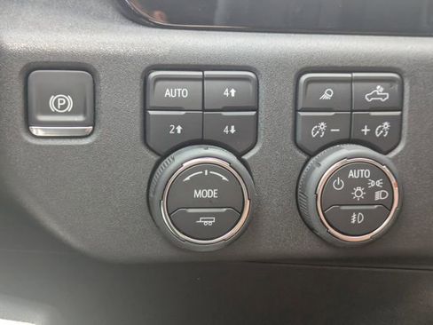 Used 2025 Chevrolet Silverado 1500 LTZ AWD/4WD image 22