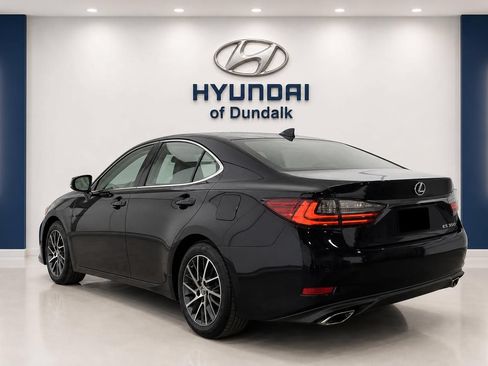 Used 2017 Lexus ES 350 w/ Luxury Package FWD image 2