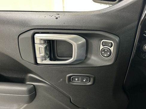 New 2026 Jeep Gladiator Sport AWD/4WD image 14