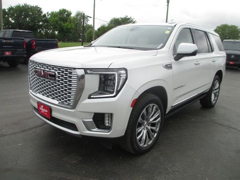 Used 2021 GMC Yukon Denali w/ Denali Premium Package AWD/4WD image 11