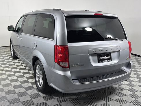 Used 2019 Dodge Grand Caravan SXT image 5