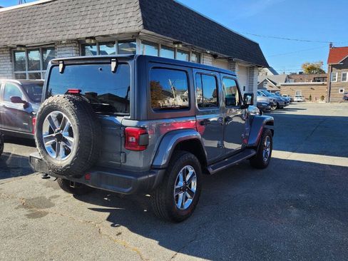Used 2018 Jeep Wrangler Unlimited Sahara w/ Dual Top Group AWD/4WD image 8