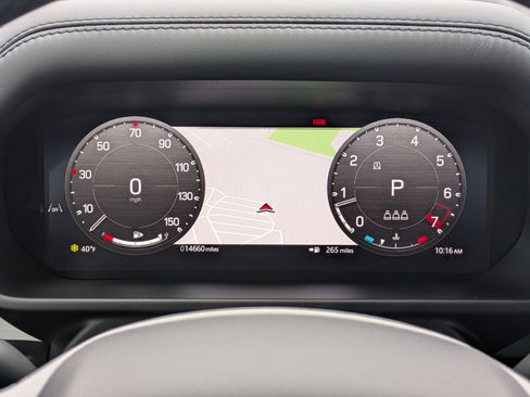 Used 2025 Land Rover Defender 110 X-Dynamic SE image 10