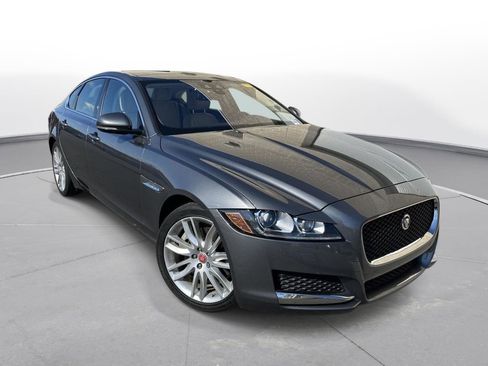 Used 2017 Jaguar XF Prestige image 5