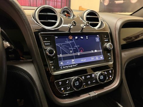 Used 2017 Bentley Bentayga AWD/4WD image 39