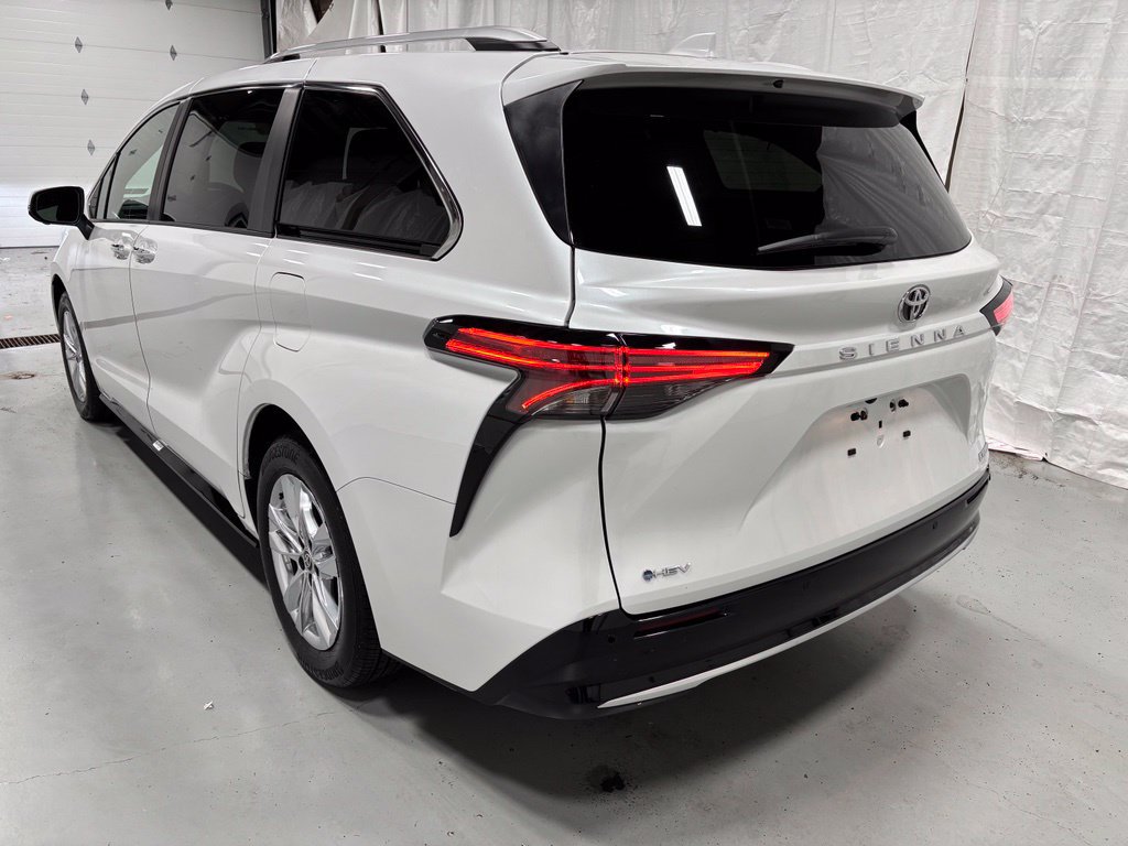 Used 2026 Toyota Sienna Limited FWD image 5