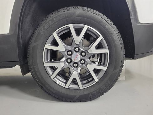 Used 2023 GMC Acadia SLT image 9