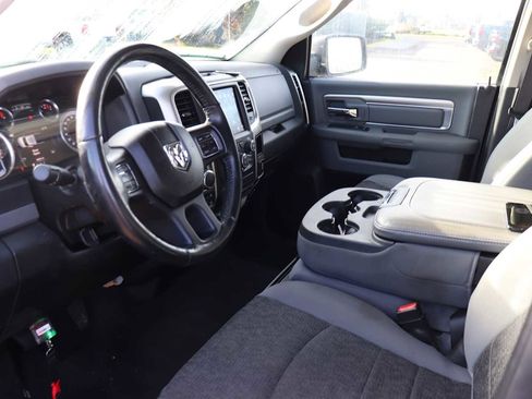 Used 2019 RAM 1500 Classic SLT w/ Luxury Group image 10