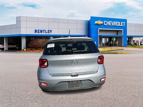 Used 2024 Hyundai Venue SEL image 7
