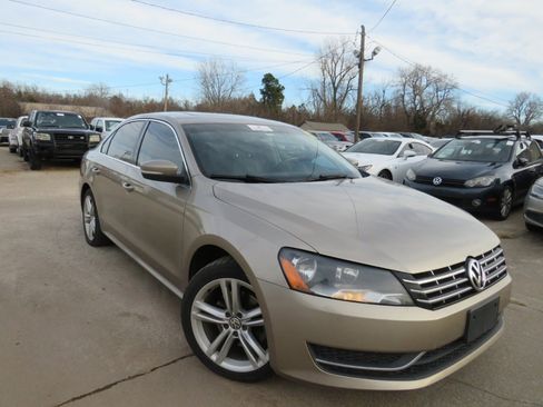 Used 2015 Volkswagen Passat TDI SE image 3
