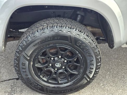 Used 2022 Toyota Tacoma SR5 image 9