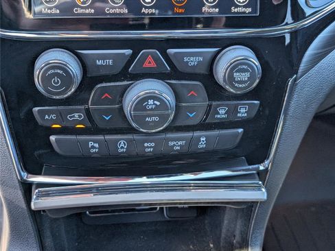 Used 2019 Jeep Grand Cherokee Altitude image 27