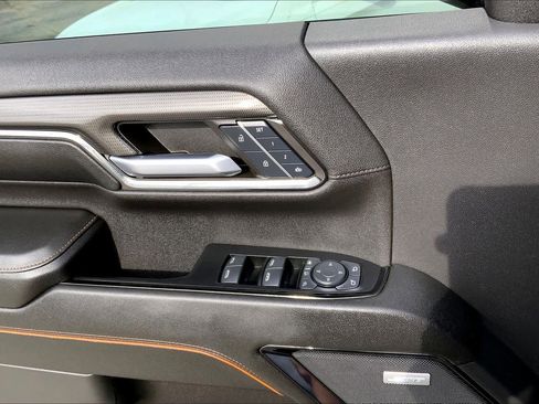 Used 2024 GMC Sierra 2500 AT4 w/ AT4 Premium Plus Package image 33