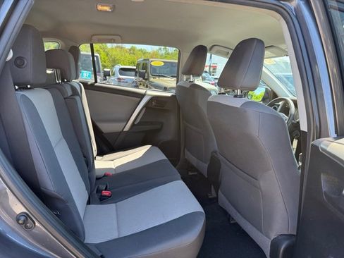 Used 2015 Toyota RAV4 LE AWD/4WD image 16