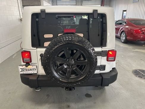 Used 2017 Jeep Wrangler Sahara w/ Dual Top Group AWD/4WD image 7