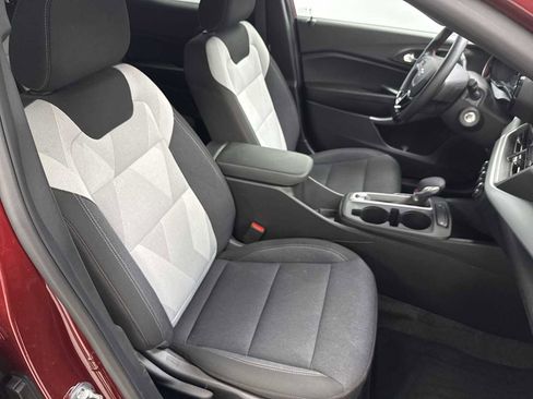 Used 2025 Chevrolet Trax RS w/ Driver Confidence Package image 25