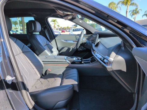 Certified 2024 BMW 760i xDrive 760i xDrive w/ Premium Package 2 image 31