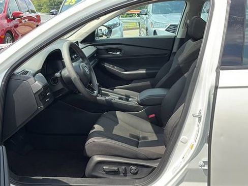 Used 2023 Honda Accord EX image 10