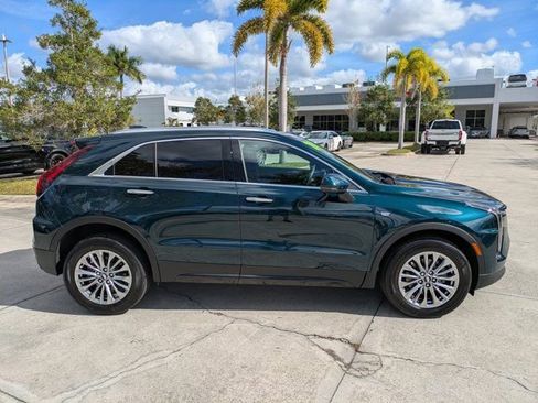 Used 2024 Cadillac XT4 Premium Luxury image 3