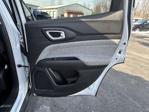 Used 2022 Jeep Compass Latitude image 15