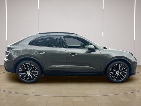 New 2026 Porsche Macan 4 Electric AWD/4WD image 8