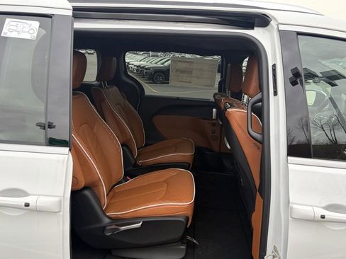 New 2026 Chrysler Pacifica Pinnacle image 52