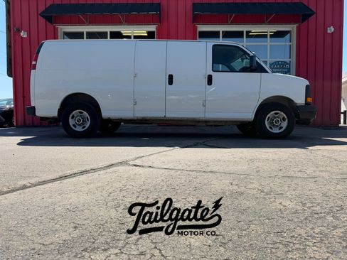 Used 2015 Chevrolet Express 3500 Extended RWD image 1