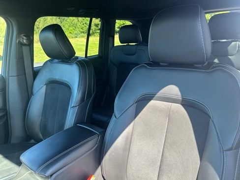 Used 2024 Jeep Grand Cherokee Altitude AWD/4WD image 13