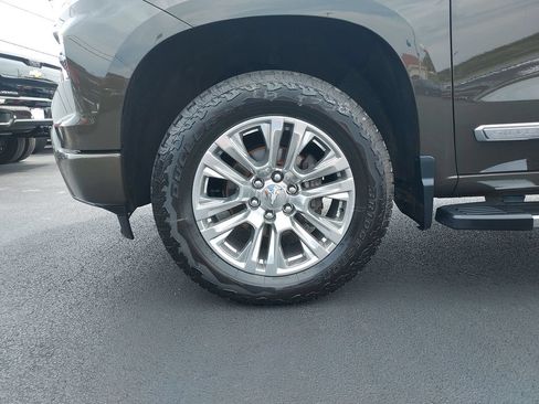 Used 2023 Chevrolet Silverado 1500 High Country w/ High Country Premium Package AWD/4WD image 10