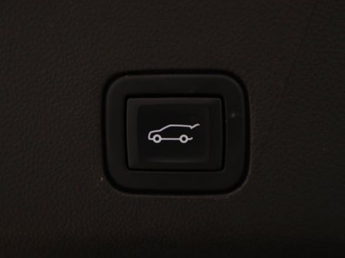 Used 2022 GMC Yukon AT4 w/ Technology Package AWD/4WD image 11