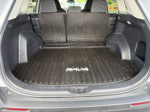 Used 2020 Toyota RAV4 LE w/ All Weather Liner Package AWD/4WD image 12