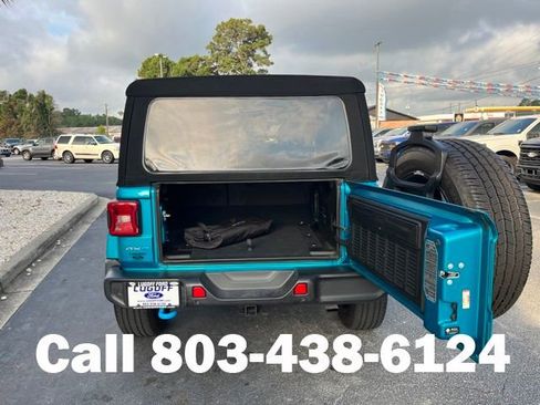 Used 2024 Jeep Wrangler Unlimited Sahara w/ Technology Group AWD/4WD image 37