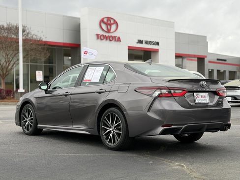 Used 2024 Toyota Camry SE image 6