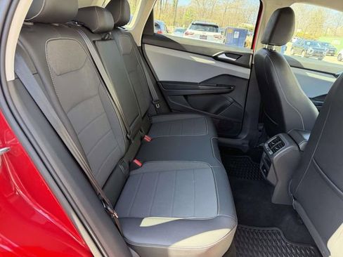 Used 2022 Volkswagen Taos SE w/ IQ.Drive SE Package image 9