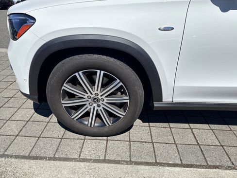 Certified 2025 Mercedes-Benz GLE 450e 4MATIC w/ Winter Package image 9