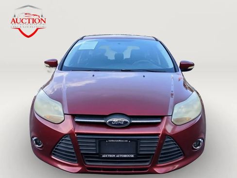 Used 2014 Ford Focus SE w/ Equipment Group 201A FWD image 2