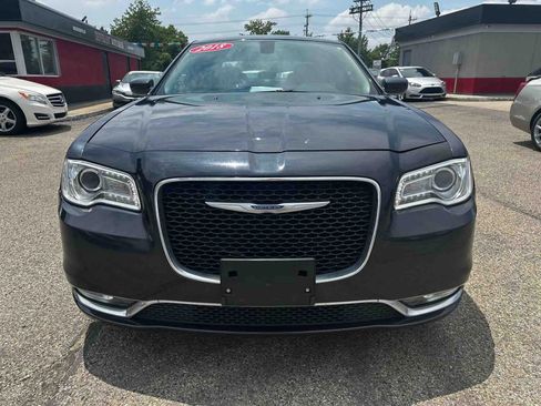 Used 2018 Chrysler 300 Touring w/ Driver Convenience Group image 2