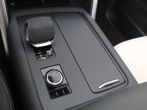 New 2026 Land Rover Discovery Limited Edition AWD/4WD image 31