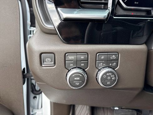 New 2026 GMC Sierra 1500 SLT image 22