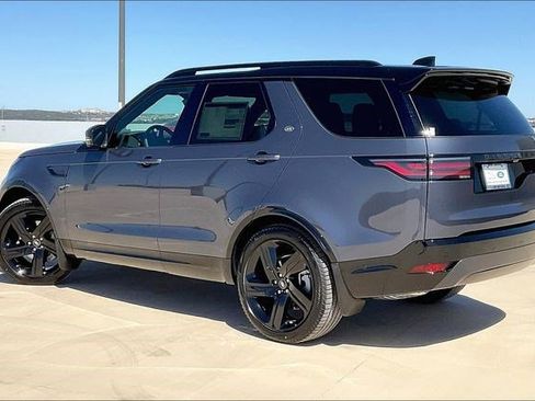 New 2025 Land Rover Discovery Dynamic SE image 3