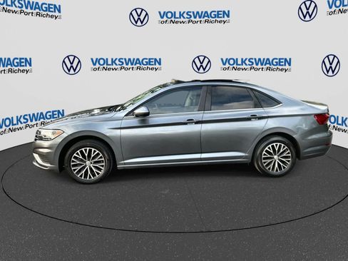 Used 2020 Volkswagen Jetta SE w/ SE Cold Weather Package FWD image 3